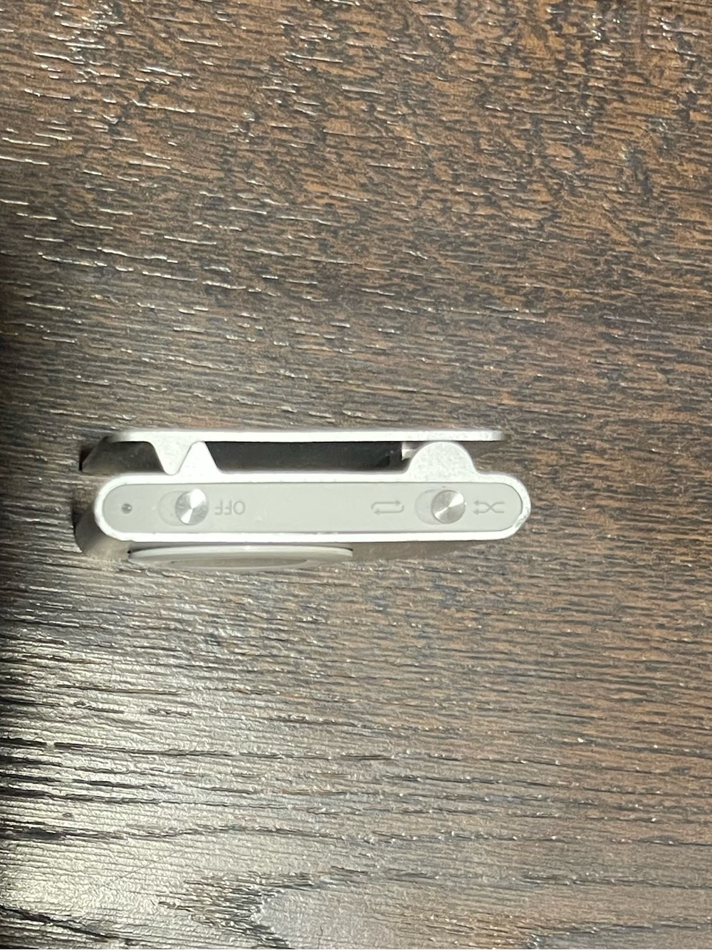 Apple Silver iPod Shuffle MP3 Player - Picture 2 of 4